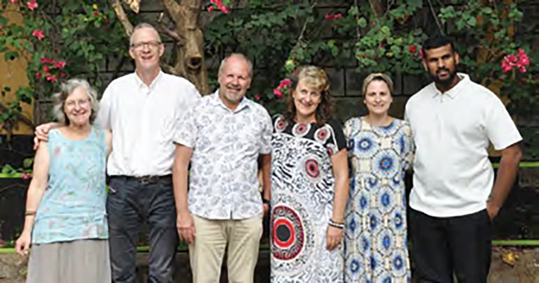 v. l.: MT:28-Missionare Elisabeth und Martin Lütjohann, Peter und Becki Franz sowie Melina und Amiel Sivarajah